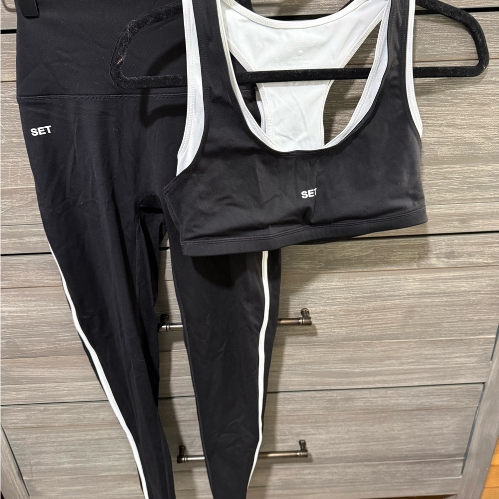 SET SPORTBODY® SPORTY HIGH-RISE STRIPE LEGGINGS andGym bra both size medium orca